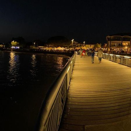Appartement Ou Studio En Hyper Centre, Pour La Plage Et La Rue Pietonne Il Suffit De Traverser La Rue , Voir La Photo Principale Andernos-les-Bains Exterior foto