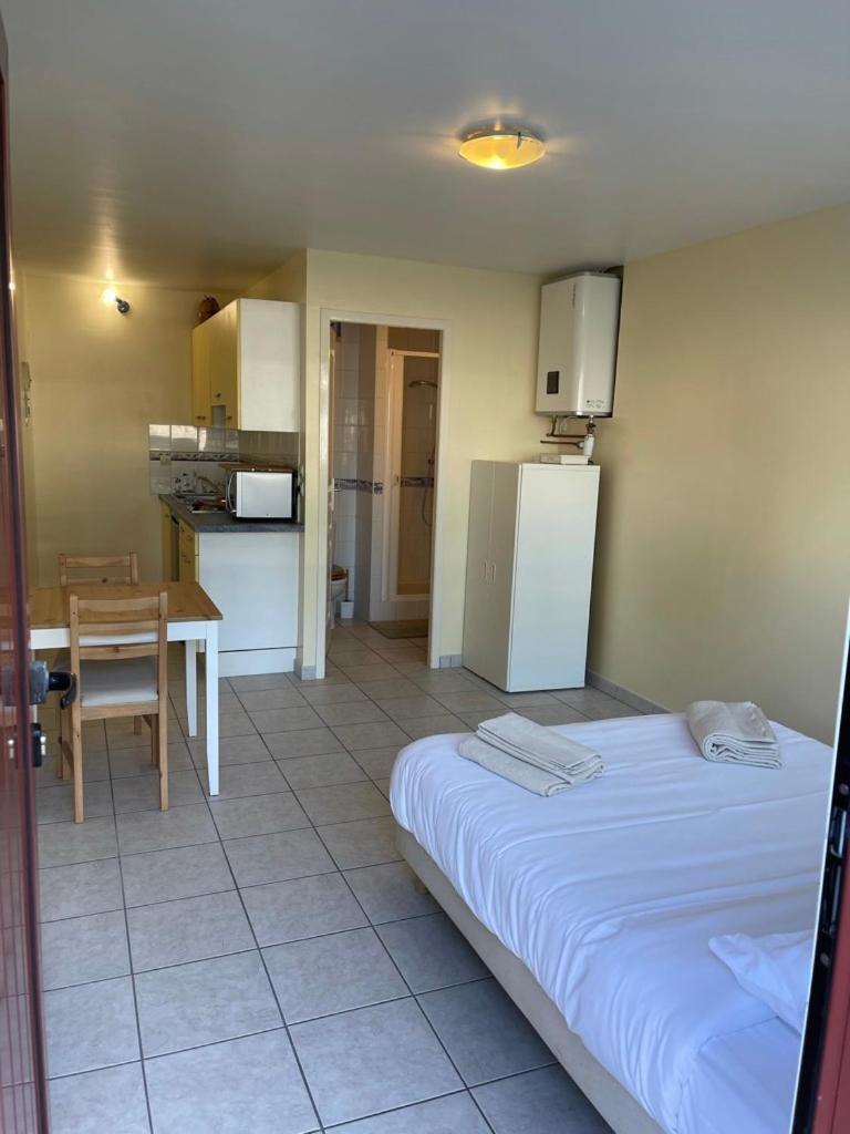 Appartement Ou Studio En Hyper Centre, Pour La Plage Et La Rue Pietonne Il Suffit De Traverser La Rue , Voir La Photo Principale Andernos-les-Bains Exterior foto