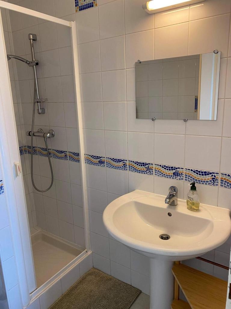 Appartement Ou Studio En Hyper Centre, Pour La Plage Et La Rue Pietonne Il Suffit De Traverser La Rue , Voir La Photo Principale Andernos-les-Bains Exterior foto