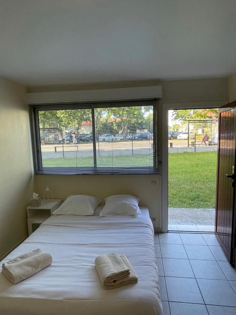 Appartement Ou Studio En Hyper Centre, Pour La Plage Et La Rue Pietonne Il Suffit De Traverser La Rue , Voir La Photo Principale Andernos-les-Bains Exterior foto