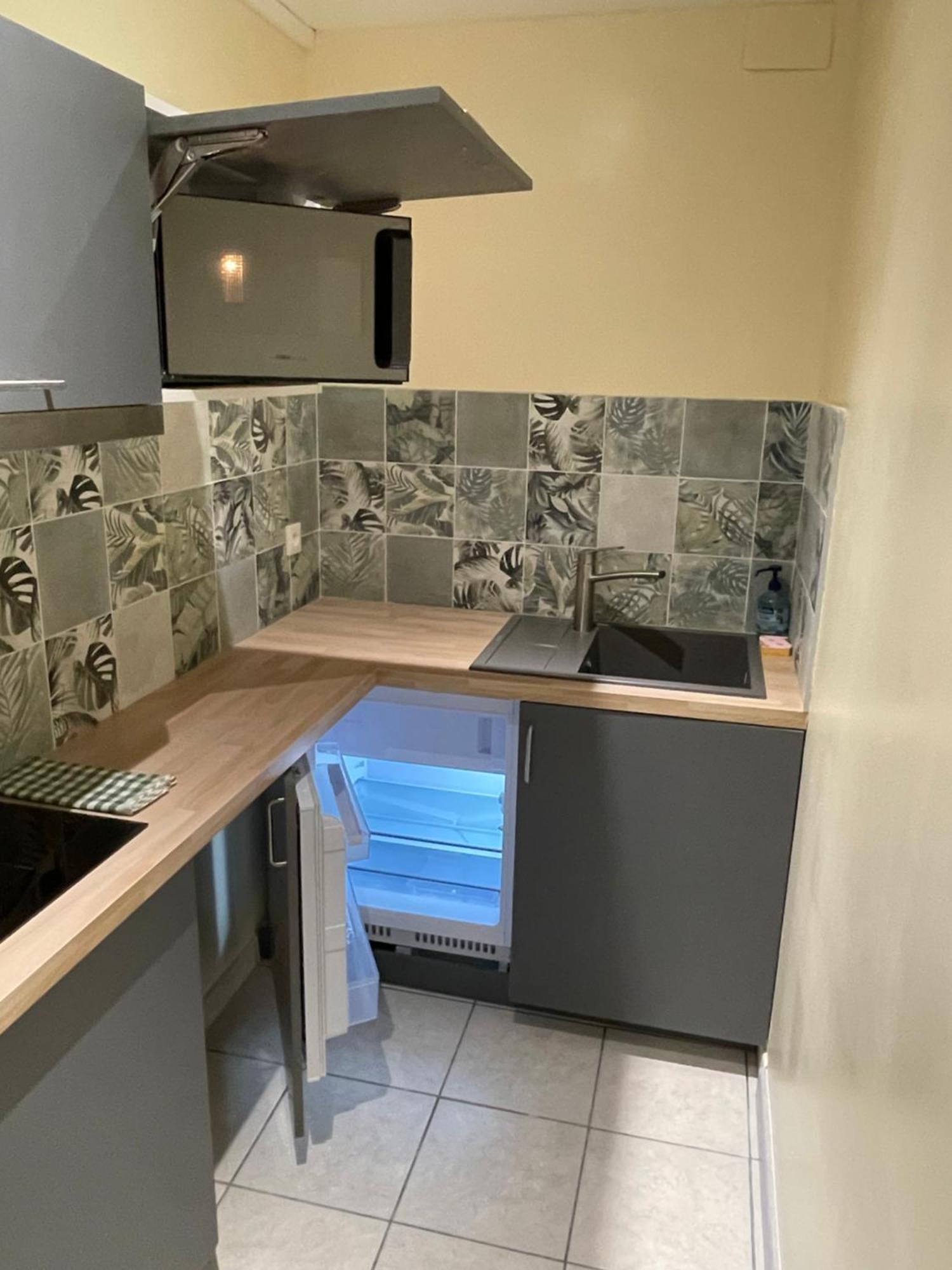 Appartement Ou Studio En Hyper Centre, Pour La Plage Et La Rue Pietonne Il Suffit De Traverser La Rue , Voir La Photo Principale Andernos-les-Bains Exterior foto